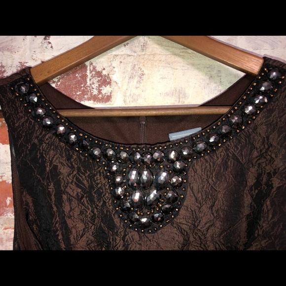 Sleeveless knee length dress with bead trim - Picture 7 of 8